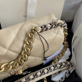 Маленькая сумка Chanel осень-зима 2019 сочетает в себе все класси