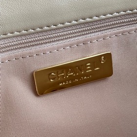 Маленькая сумка Chanel осень-зима 2019 сочетает в себе все класси