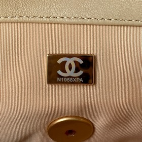 Маленькая сумка Chanel осень-зима 2019 сочетает в себе все класси