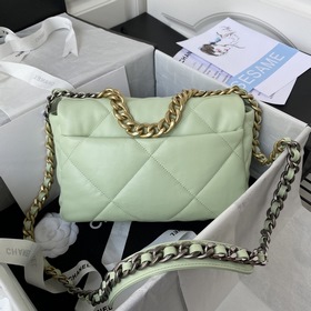 Маленькая сумка Chanel осень-зима 2019 сочетает в себе все класси