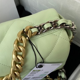 Маленькая сумка Chanel осень-зима 2019 сочетает в себе все класси