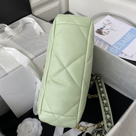 Маленькая сумка Chanel осень-зима 2019 сочетает в себе все класси