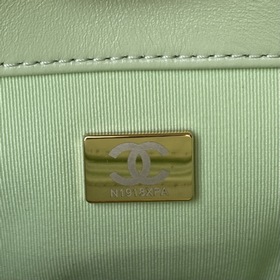 Маленькая сумка Chanel осень-зима 2019 сочетает в себе все класси