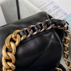 Маленькая сумка Chanel осень-зима 2019 сочетает в себе все класси