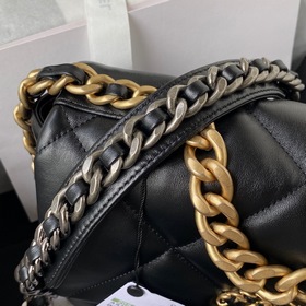Маленькая сумка Chanel осень-зима 2019 сочетает в себе все класси