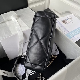 Маленькая сумка Chanel осень-зима 2019 сочетает в себе все класси