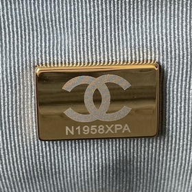 Средняя сумка Chanel сочетает в себе все классические черты подуш