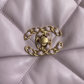 Средняя сумка Chanel сочетает в себе все классические черты подуш