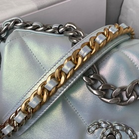 Chanel осень-зима 19. Сумка, сочетающая в себе все классические ч