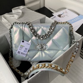 Chanel осень-зима 19. Сумка, сочетающая в себе все классические ч