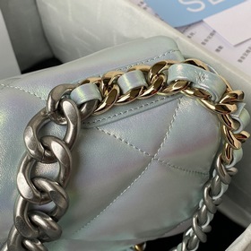 Chanel осень-зима 19. Сумка, сочетающая в себе все классические ч