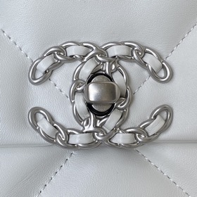Chanel осень-зима 19. Сумка, сочетающая в себе все классические ч
