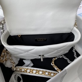Chanel осень-зима 19. Сумка, сочетающая в себе все классические ч