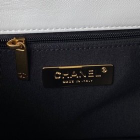 Chanel осень-зима 19. Сумка, сочетающая в себе все классические ч