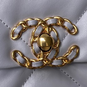 Chanel осень-зима 19. Сумка, сочетающая в себе все классические ч