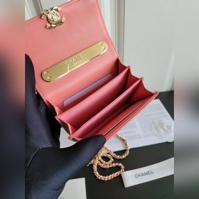 CHANEL 22a маленькая сумка с бледно-золотой застежкой Кожа ягненк