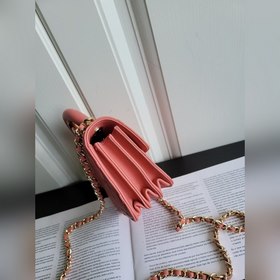 CHANEL 22a маленькая сумка с бледно-золотой застежкой Кожа ягненк