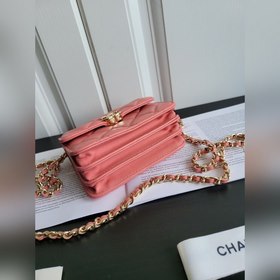 CHANEL 22a маленькая сумка с бледно-золотой застежкой Кожа ягненк