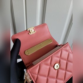 CHANEL 22a маленькая сумка с бледно-золотой застежкой Кожа ягненк