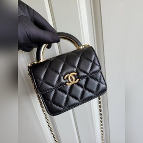 CHANEL 22a маленькая сумка с бледно-золотой застежкой Кожа ягненк