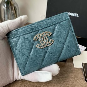 CHANEL Карман для карт с кожаным ремешком и бриллиантами в цвете 