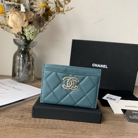 CHANEL Карман для карт с кожаным ремешком и стразами цвета «туман