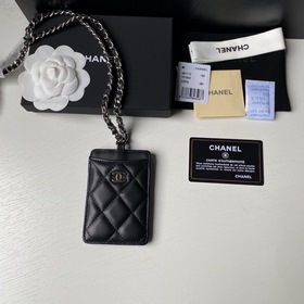 CHANEL рабочий бейдж, модель A81110 Размеры： 10,5 x 7 x 0,5 см