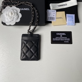 CHANEL рабочий бейдж, модель A81110 Размеры： 10,5 x 7 x 0,5 см