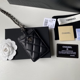 CHANEL рабочий бейдж, модель A81110 Размеры： 10,5 x 7 x 0,5 см