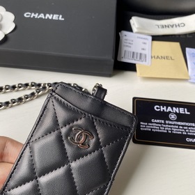 CHANEL рабочий бейдж, модель A81110 Размеры： 10,5 x 7 x 0,5 см