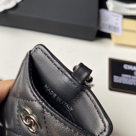 CHANEL рабочий бейдж, модель A81110 Размеры： 10,5 x 7 x 0,5 см