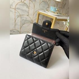 Короткий кошелек Chanel, модель 049240 Нежный и гладкий материал,