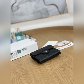 Короткий кошелек Chanel, модель 049300 Нежный и гладкий материал,
