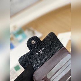 Короткий кошелек Chanel, модель 049300 Нежный и гладкий материал,