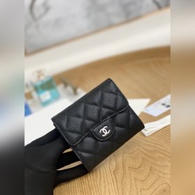 Короткий кошелек Chanel, модель 049300 Нежный и гладкий материал,
