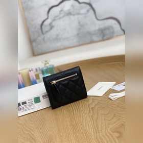 Короткий кошелек Chanel, модель 049300 Нежный и гладкий материал,