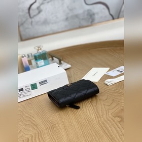 Короткий кошелек Chanel, модель 049300 Нежный и гладкий материал,