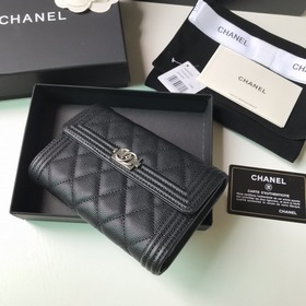 CHANEL leboy средний кошелек с тремя складками, модель A84302. Ме