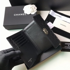 CHANEL leboy средний кошелек с тремя складками, модель A84302. Ме