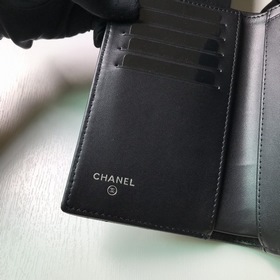 CHANEL leboy средний кошелек с тремя складками, модель A84302. Ме