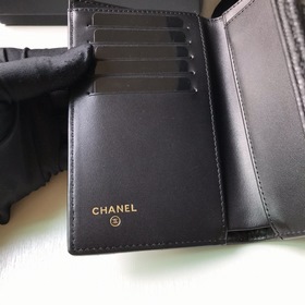 CHANEL leboy средний кошелек с тремя складками, модель A84302 Мел