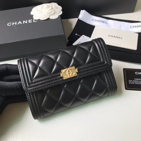 CHANEL leboy средний кошелек с тремя складками, модель A84302. Ко