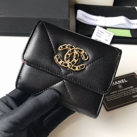 CHANEL Короткий кошелек с тремя складками крупным узором, черный 