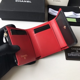 CHANEL Короткий кошелек с тремя складками крупным узором, черный 