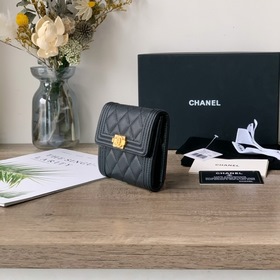 CCHANEL кошелек с тремя отделениями для купюр, модель A80734 Этот