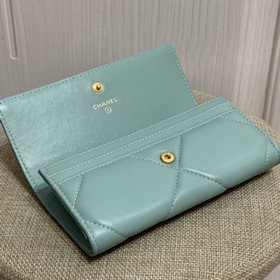 Кошелек CHANEL из коллекции 19 с двумя клапанами увеличенным ромб