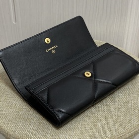 Кошелек CHANEL из коллекции 19 с двумя клапанами увеличенным ромб