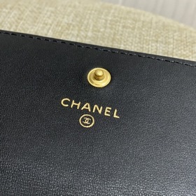 Кошелек CHANEL из коллекции 19 с двумя клапанами увеличенным ромб