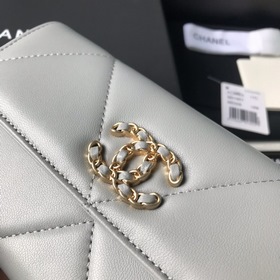 CHANEL Длинный кошелек с большим клапаном и золотым покрытием Раз