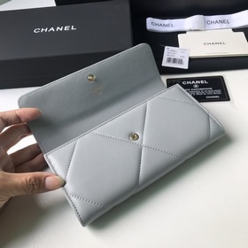 CHANEL Длинный кошелек с большим клапаном и золотым покрытием Раз